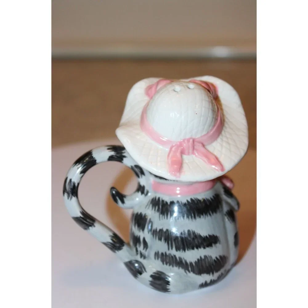 Salt & Pepper Shakers Gray and Black Striped Cats w/Hats